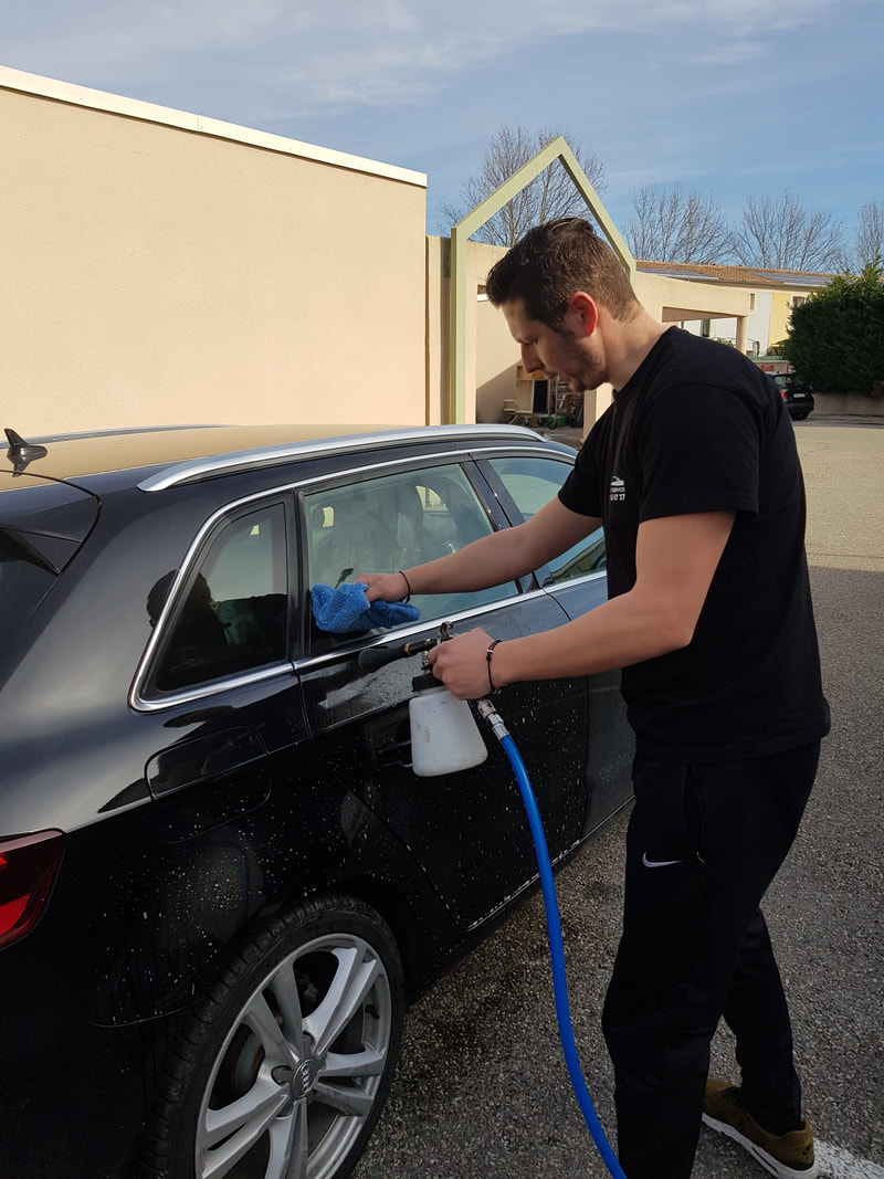 Nettoyage auto professionnel à La Fare Les Oliviers - Vente de voitures  d'occasion à Marseille - EASY AUTO
